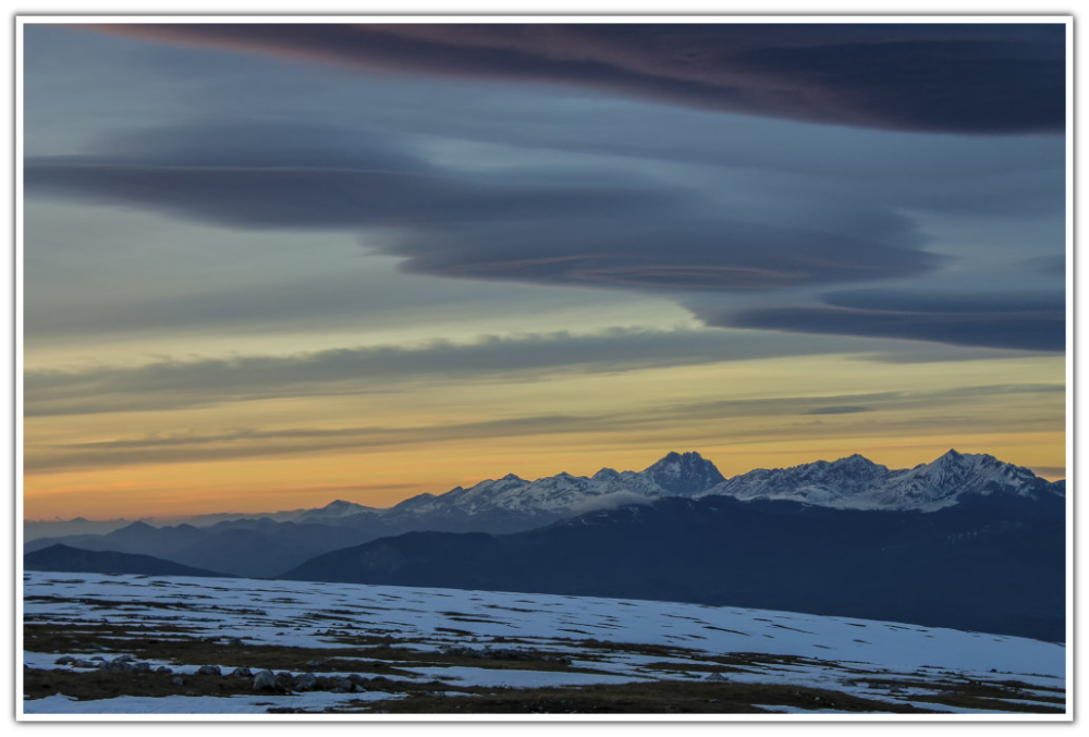 Foto: Dove l'Appennino sfiora il cielo - Giosuè Bucci Foto del mese di Novembre 2019 del Calendario del CAI Sez. Fara San Martino.