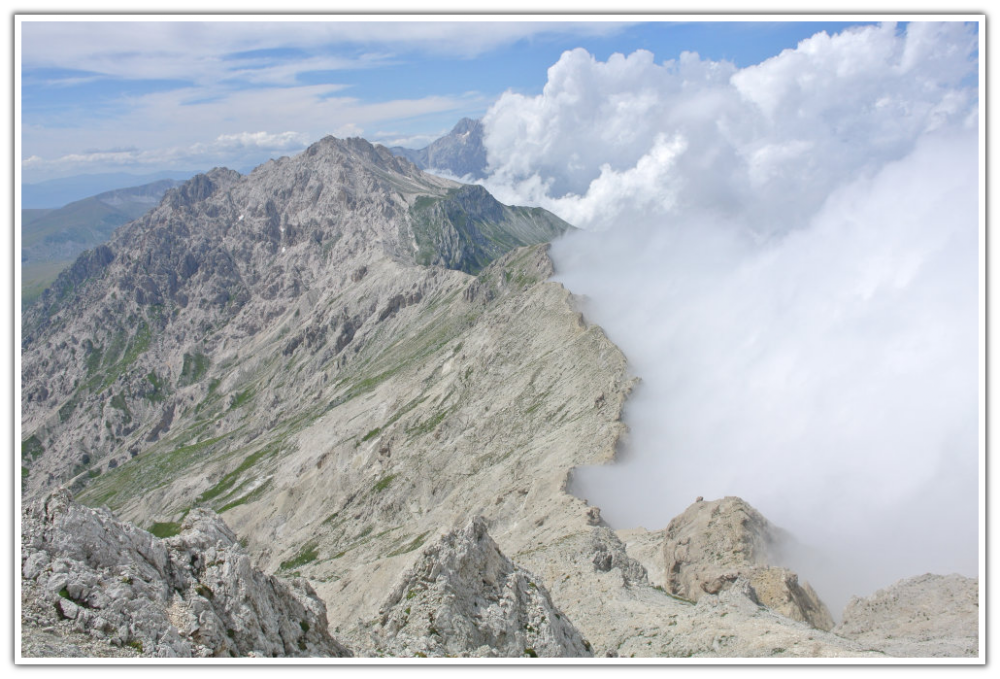Foto: Via del Centenario - Mario Romano Foto del mese di Settembre 2019 del Calendario del CAI Sez. Fara San Martino.