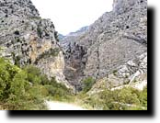 La foto d� un'immagine panoramica della gola di San Martino