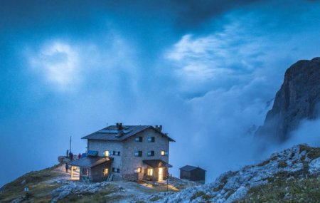 Rifugio del Velo della Madonna Foto della veduta del Rifugio del Velo della Madonna